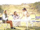 【12:30】秋の光が降り注ぐ高原で、時間を忘れておしゃべりに耳を澄ます。