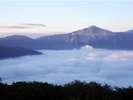 【秩父の山々と雲海】前日のお天気などによりグッドタイミングを願います。