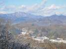 【秩父の山々】秩父盆地を守っているようです。