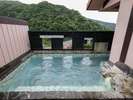 露天風呂からは霧島の大自然が一望できる