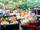 【朝食】地元の新鮮な食材を使用した和朝食をご提供しております。