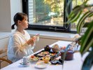 【朝食】窓辺で味わう爽やかな朝の彩り朝食