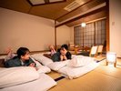 【庭園ビュー和室】お布団で足を伸ばしてぐっすりと。やさしい眠りが旅の疲れを癒します。