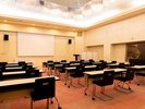 【多目的ホール】会議や研修に対応する多目的スペース