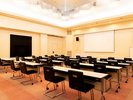 【多目的ホール】会議・研修に便利なスクリーン・プロジェクター・マイク完備