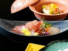 【夕食】名産の金目鯛をはじめ、旬魚を添えたお造り