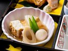 【朝食】出汁を含ませたやさしい煮物鉢