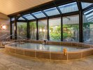 【大浴場】明るく開放的な空間で、心安らぐ湯浴みをお楽しみください。