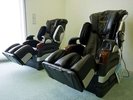 2Fのリラクゼーションルームではマッサージ機でお寛ぎいただけます。