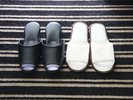 客室内用のスリッパと、使い捨てスリッパの2種類をご用意。