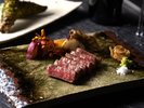 鉄板シェフズテーブル 「紅葉 こうよう」。選び抜かれた良質な食材でどなたにもご満足いただけるメニュー。