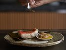 鉄板シェフズテーブル 「紅葉 こうよう」。選び抜かれた良質な材料でどなたにもご満足いただけるメニュー。