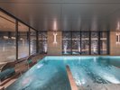 屋内プール。ご宿泊ゲストは無料でご利用いただけます(130cm以上のご利用に限ります)。
