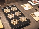 ウェルカムドリンク時に使用している京都村山木工のコースターは、ショップでご購入も可能。