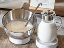 北海道産の牛乳とヨーグルト※イメージ