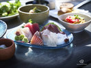 【ご朝食】シェフがその場で捌く新鮮なお刺身をお楽しみください。