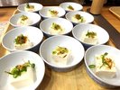 日替わり朝食一例:冷ややっこ。