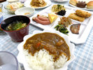朝食はビュッフェスタイルでご用意しています。手作り惣菜などの家庭の味をお楽しみください。