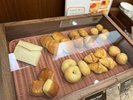 様々な種類のパンをご用意しております。