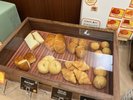 様々な種類のパンをご用意しております。