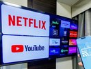 動画配信サービスを2タッチでスマホからテレビの大画面に映すことができる「キャスト機能」を完備。
