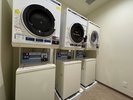 【コインランドリー】100円硬貨をご利用ください。洗濯用洗剤も備え付けております。