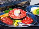 【ヴィラ・夕食】「牛肉BBQセット」「新鮮ラムしゃぶセット」など3種類からお選びいただけます。