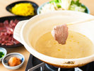 【ヴィラ・夕食】ヘルシーであっさりとした味が特徴のラム肉。独特の風味と柔らかな肉をお楽しみください。