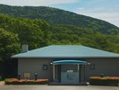 【温泉大浴場:外観】自然に囲まれた温泉棟