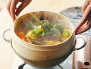 【季節のご夕食】季節の鍋の蒸気で仕上げることで食材が引き立つ(一例)