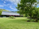 【箱根ラリック美術館:カフェ・レストラン】爽やかな緑色を愉しめる心地よいテラスが併設(一例)