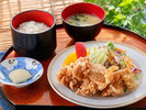 館内お食事処「うめの里」鶏の唐揚げ定食