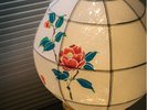 竹浪先生に作成していただいた椿の灯篭。灯りがともるとやさしい光に包まれて!