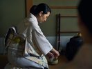 静寂の中で響く茶筅の音。伝統を味わう贅沢な時間。