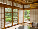 総檜造りの数奇屋造りの純和風、日本庭園眺望の特別室(10帖+4.5帖)