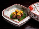 【うにく】海の食材「うに」と陸の食材「牛肉」という二つの食材が一体となる時、初めて生まれる極上の一品
