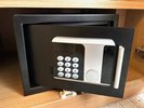 セーフティボックスは各お部屋にご用意しています。大切な貴重品を安全に保管することができます。
