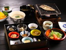 【朝食】山女の干物、温泉卵など地元産食材をふんだんに使った和食です。