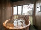 半露天風呂 信楽焼の浴槽(曙-Akebono-)