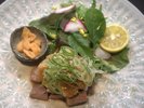 55℃で3時間焼いた牛肉に、当館特製甘露醬油を使用したポン酢と大根おろしでお召し上がり下さい