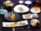 *【夏の夕食一例】季節の味覚を彩り豊かに盛り込んだ創作会席
