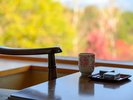 *【LAKE&FORESTview湖畔側/和室8畳】新緑、紅葉、雪景色と季節の移ろいを楽しむ広縁