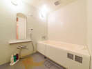 *【客室/和室13畳＋8畳(101号室)】洗い場を兼ね備えたバスルーム。広めの浴槽をご利用頂けます。