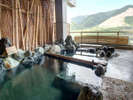 *【温泉/露天風呂】６階の高台からの大展望風呂。阿賀野川を眼下に望む雄大な自然を堪能できます。