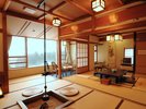*【客室/和室8畳506号室川側】囲炉裏を囲む民芸調のお部屋で温泉旅情に癒される贅沢な時間を。
