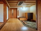 *【客室/401号室川側】上品な設えと温かな照明が、旅の疲れを優しく癒してくれます※ワンちゃん不可