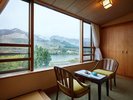 *【客室/501号室川側】2間続 8畳+6畳、窓辺の特等席をお楽しみください※ワンちゃん不可