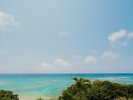 ホテルの近くのビーチで沖縄を満喫。