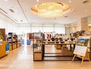 お土産も揃う売店・ショップコーナー