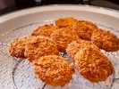 新潟ご当地グルメ「たれかつ」、タレにくぐらせご飯にのせて